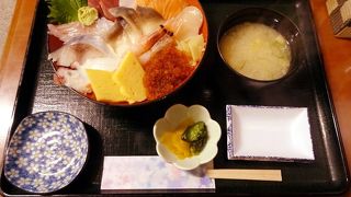 食堂もいくつもありました