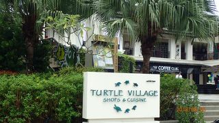 マリオットの並びで、アナンタラの向かいにあります。