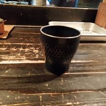 熱い茶なのに外を触っても冷たい。ここにも客重視のサービスが！