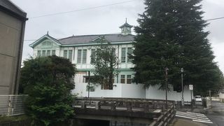 洋風建築の旧栃木村役場