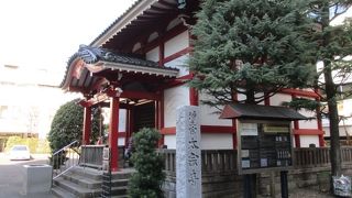 閻魔様を拝むことができます。