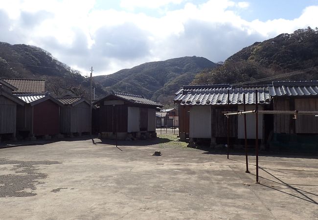 小屋の建ち並ぶ風景(^_^)