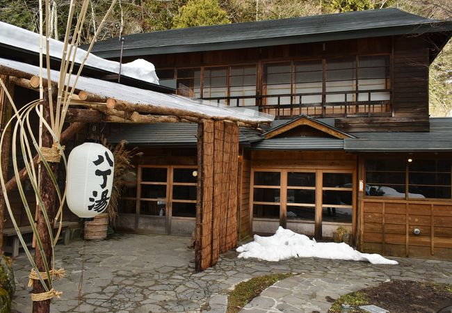 冬の八丁湯　今年は雪が少ない　（日本秘湯を守る会会員旅館）