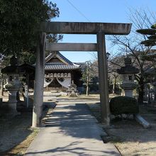 気持ちを正して境内に歩を進めます