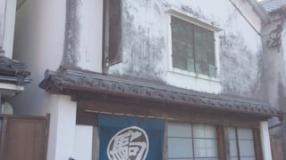 伊万里焼の説明もしてくれた、焼き物だらけの資料館