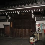 天勝の地割でできた寺院、拝観できない