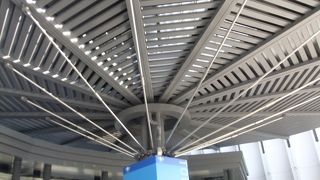 竹橋にある目立つ建物