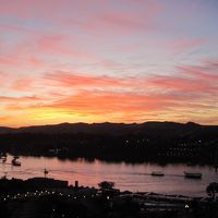 ホテル最上階の朝食会場から見た夕焼けのナイル川