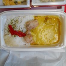 カバーを取ると美味しそうなカレーが・・・息子「美味しい」と