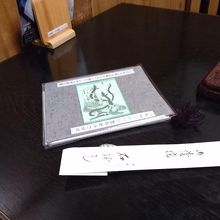 入店着席後最低30分は待ちます。