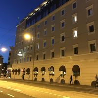 すぐ近くにミラベル庭園があります。