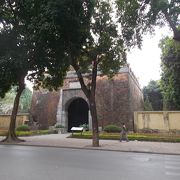 ハノイ城の北側にある門です。