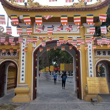 入り口の門です。