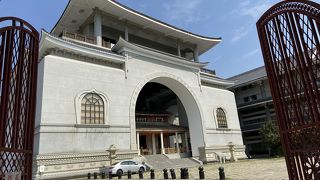 日台歴史関連の慰霊碑もあります。