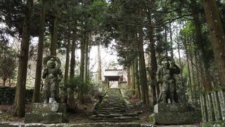 荘厳な空間を有すお寺