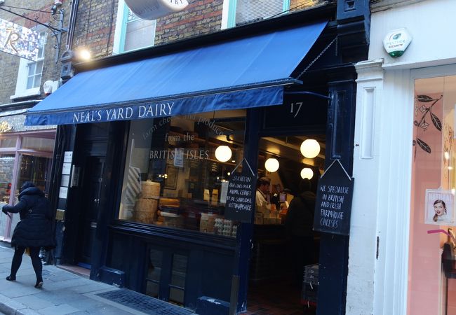 Neal's Yard の外側にあります。見落とさないように。