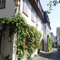 ホテルの入り口はこちら