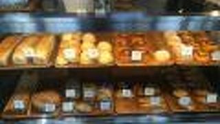 大きな石窯のあるパン屋さん