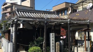 小屋のような建物