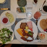 「ハレクラニ　ベーカリー＆レストラン」のビュッフェ形式の朝食