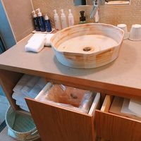 壁ヒーターにタオルを掛けて温められます