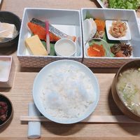 朝食、サラダはバイキング