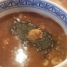 濃厚な感じのスープです。