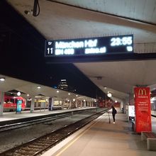 掲示ネオン類も最新式