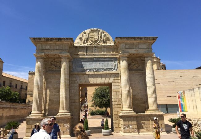 意外な場所にありました。