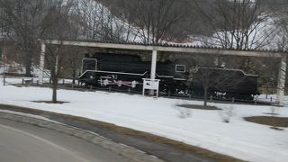 蒸気機関車D51が屋外展示されています。