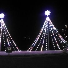 冬まつり期間中のイルミネーションも必見ですね。