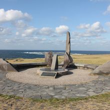 近くにある「北緯40度の地」の記念碑