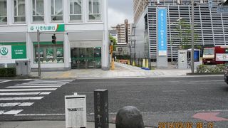 塩を運ぶ牛をつないだという伝説の石