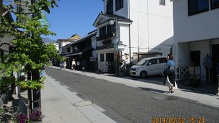 黒壁となまこ壁の観光ストリート