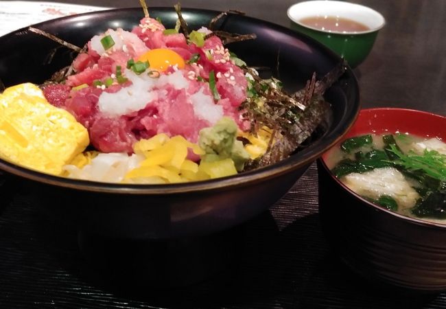 住宅地にあるまぐろ丼の老舗。