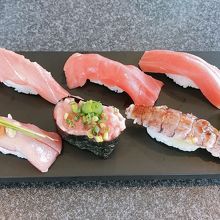 特選五貫にぎり1,280円とシャコ600円