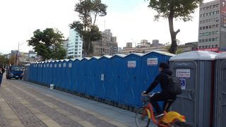 台北駅からすぐ近くの門