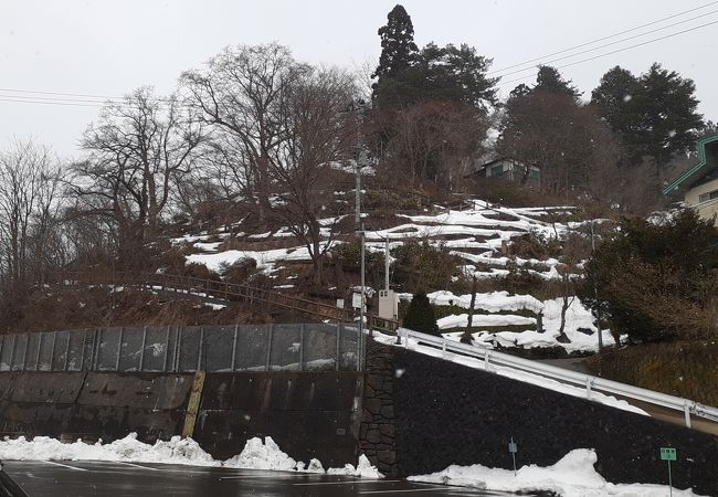 2020年２月23日現在、展望台等に行く階段はかなりの積雪がありました