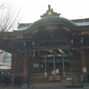 住宅街に立派な神社