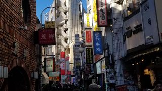 昔ながらの雰囲気いっぱいの小路