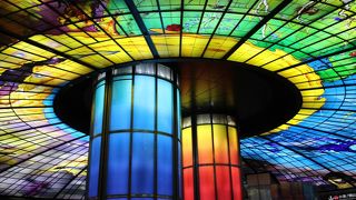 交通としても便利だしステンドグラスが素晴らしい