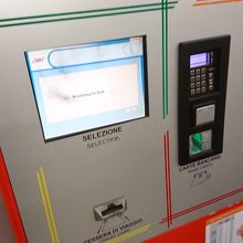 自販機の切符はすぐ出てこないのでご注意を