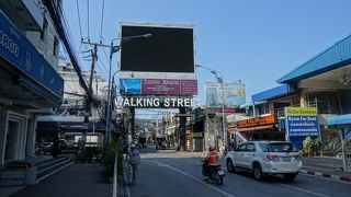 昼間は夜に向けて「準備中」