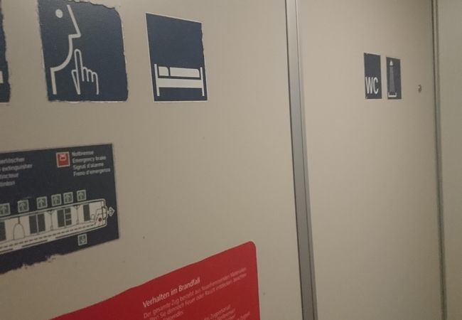 夜間に遠距離を寝て移動できるので便利