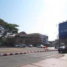 旧市街の北門、チャン・プアク門