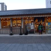 百貨店を名乗っているが、大きな土産物屋。