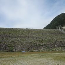 1978年（昭和53年）完成のロックフィルダム