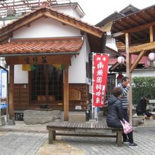 となりには神社もあります