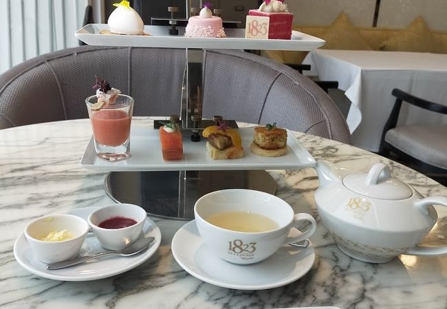 12時からアフタヌーンティが楽しめます