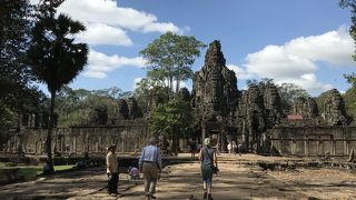 巨大な仏教寺院と城